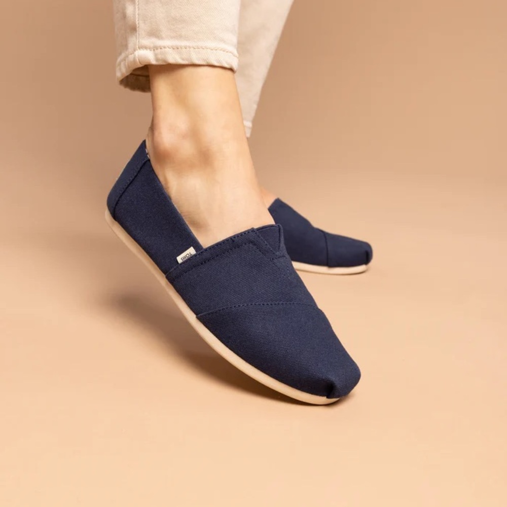 TOMS Dark Blue Woman’s Size 8.5